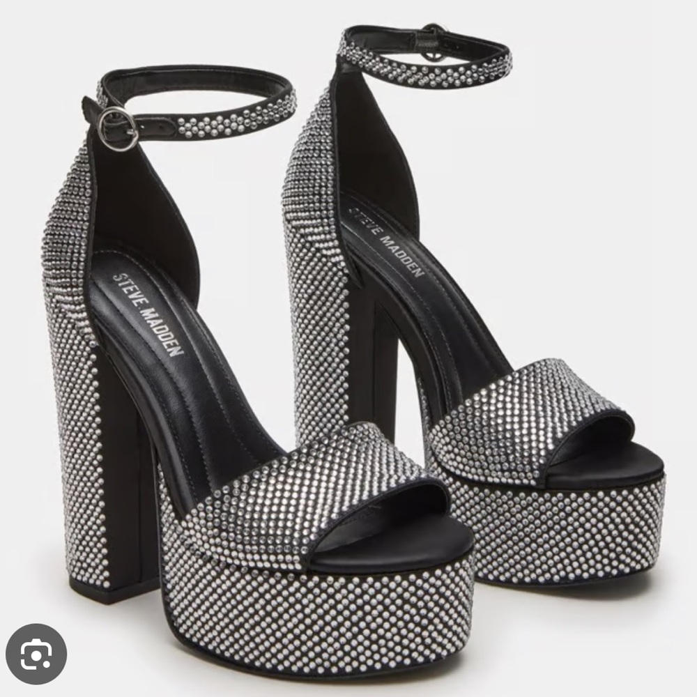 Steve Madden Glittering Black and Silver Platform Sandal Size 7